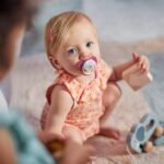 AVENT SUCETTE ORTHO 6-18M GIRL ELEP/PENG – Image 4