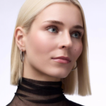 Catrice More Than Glow Highlighter 040 – Image 3