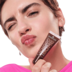 Essence Choco Bomb Shiny Lipgloss 01 – Image 4
